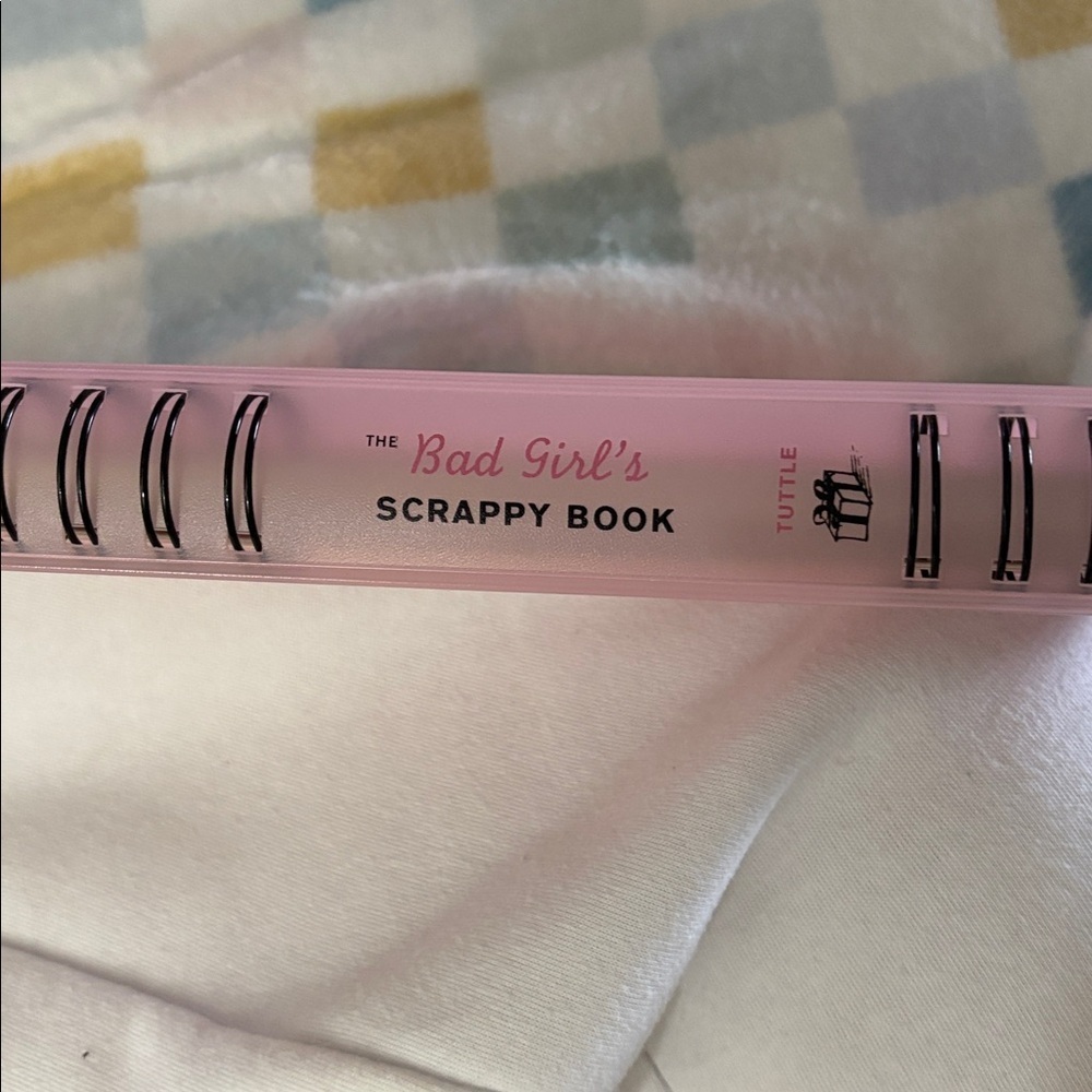 new-The Bad Girl's Scrappy Book
Author Cameron Tuttle
Rare hard 2 find scrapbook - Picture 9 of 9